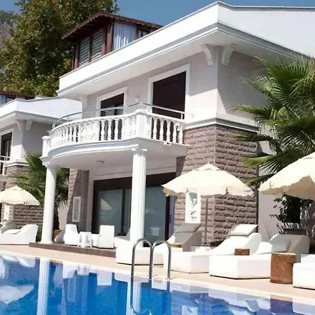 Fabulous Villa With Shared Pool And Jacuzzi In Kemer